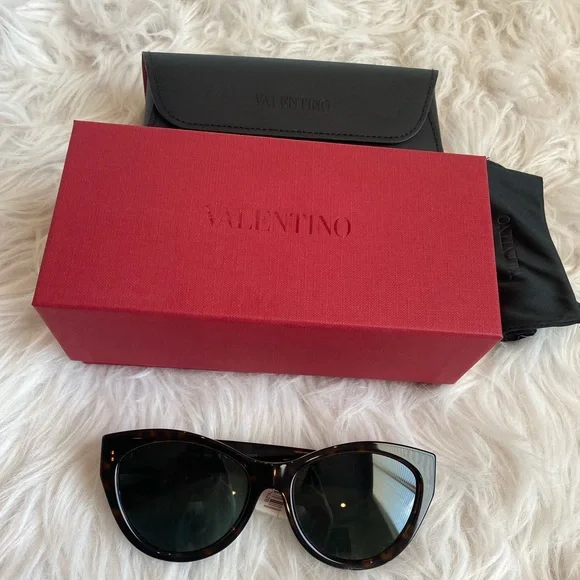 Valentino cat eye sunglasses - Picture 9 of 11